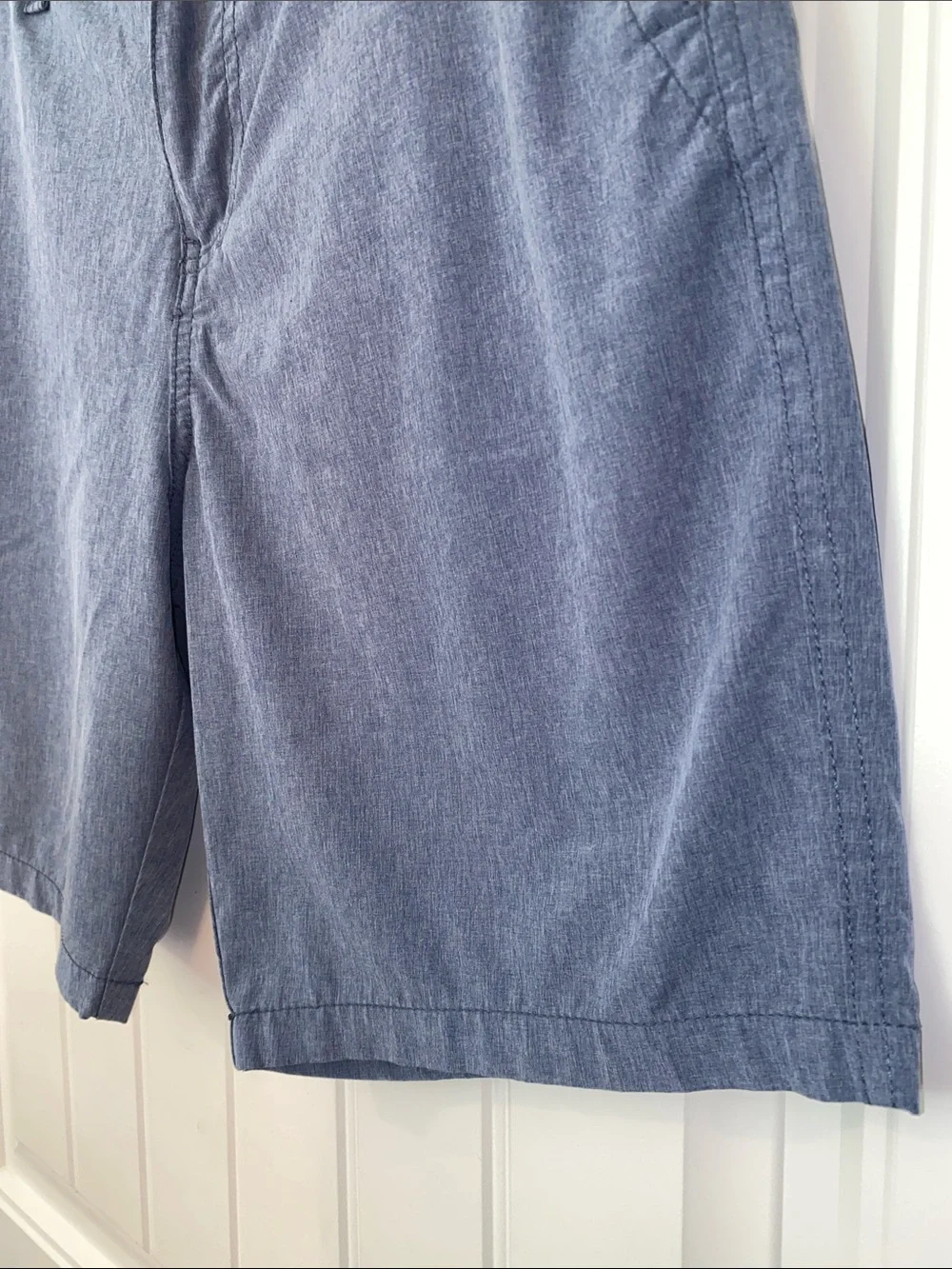 Denali Men's Chambray Blue Flat-Front Shorts size Waist 32